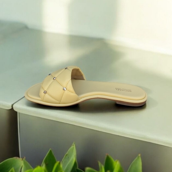 Michael Kors Women's Rina Slide Sandals In Buttercup Size 7 (New) - Picture 7 of 9